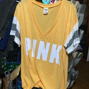 Euc oversized pink striped sleeve v-neck tee size large. Yellow, gray and white